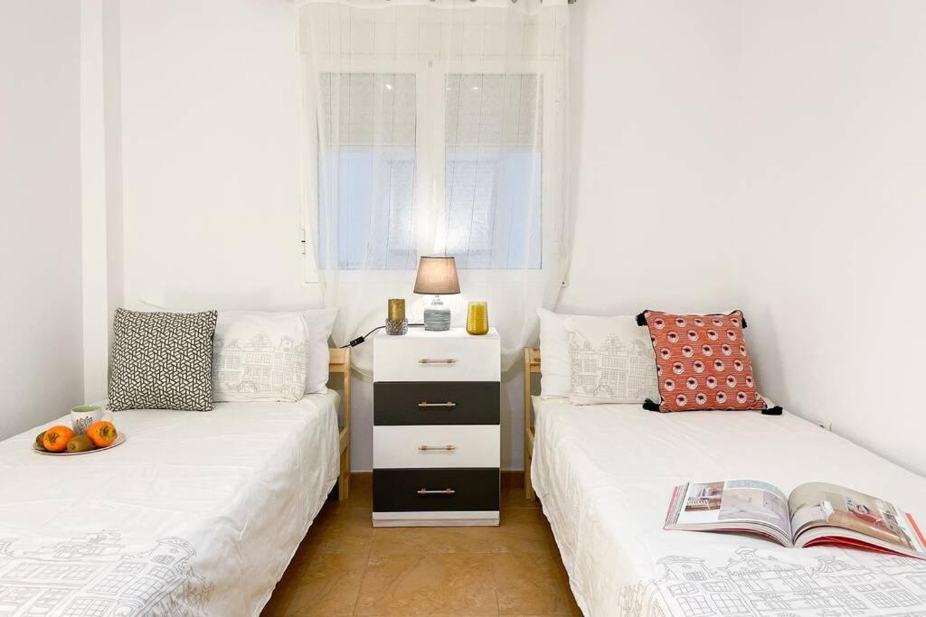 Coqueto Y Amplio Apartamento A 15 Min De La Playa Alicante Esterno foto